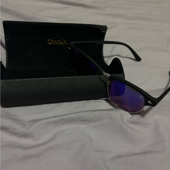 OnniX Sunglasses - Picture 3 of 3
